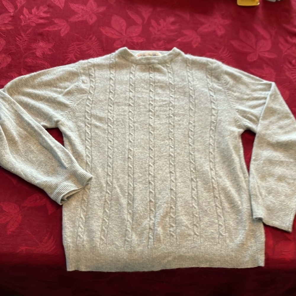 Cashmere Grey crew neck cable knit sweater womens medium